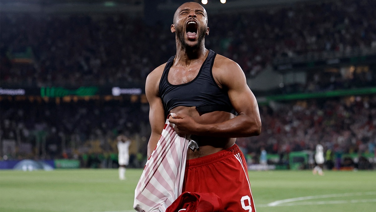 Tiền đạo Ayoub El Kaabi ăn mừng bàn thắng lịch sử giúp Olympiakos vô địch Cúp C3 châu Âu