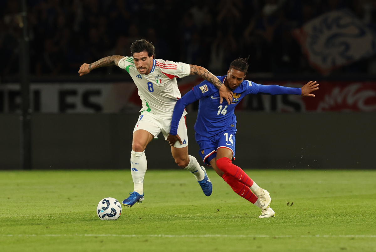 Italia ăn mừng bàn thắng vào lưới Pháp trong chiến thắng 3-1 tại Nations League