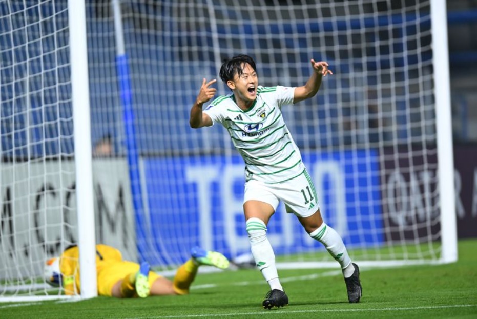Cầu thủ Jeonbuk Hyundai Motors ăn mừng bàn thắng vào lưới Port FC tại Cúp C1 châu Á, hình ảnh trận đấu với tỷ số 4-0