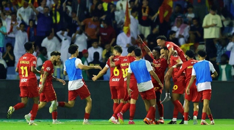 Cầu thủ Al Qadisiya vỡ òa ăn mừng chiến thắng ấn tượng trước Al Nassr tại vòng 28 Saudi Pro League, làm nổi bật màn trình diễn mờ nhạt của Ronaldo và đội bóng.