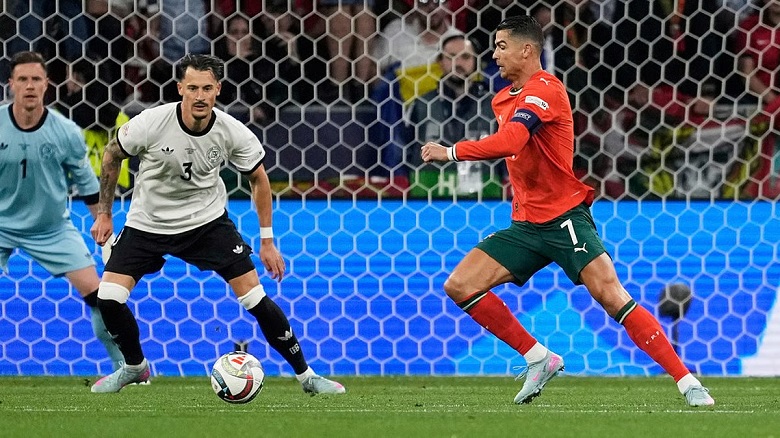Cristiano Ronaldo ăn mừng bàn thắng quyết định, đưa Bồ Đào Nha vào chung kết Nations League sau trận thắng Đức.