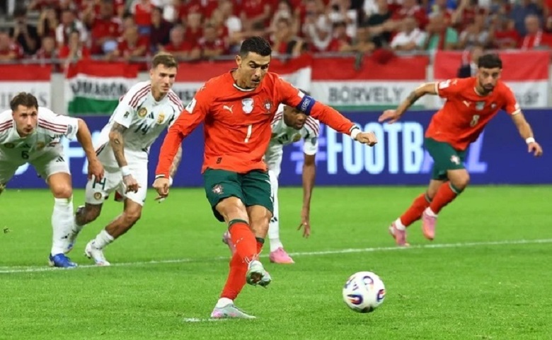 Cristiano Ronaldo ăn mừng bàn thắng, khẳng định phong độ đỉnh cao ở tuổi 39 tại vòng loại World Cup 2026.