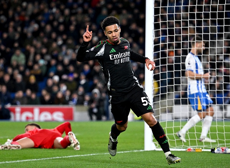 Ethan Nwaneri, tài năng trẻ của Arsenal, thi đấu nổi bật trong mùa giải 2024/25 sau chấn thương của Bukayo Saka
