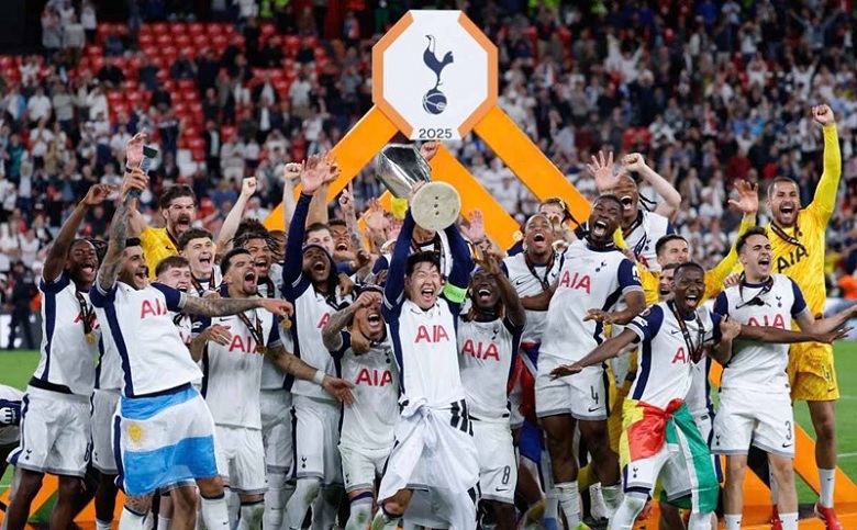 Son Heung Min ăn mừng chức vô địch Cúp C2 cùng Tottenham, tương lai của anh vẫn là dấu hỏi lớn
