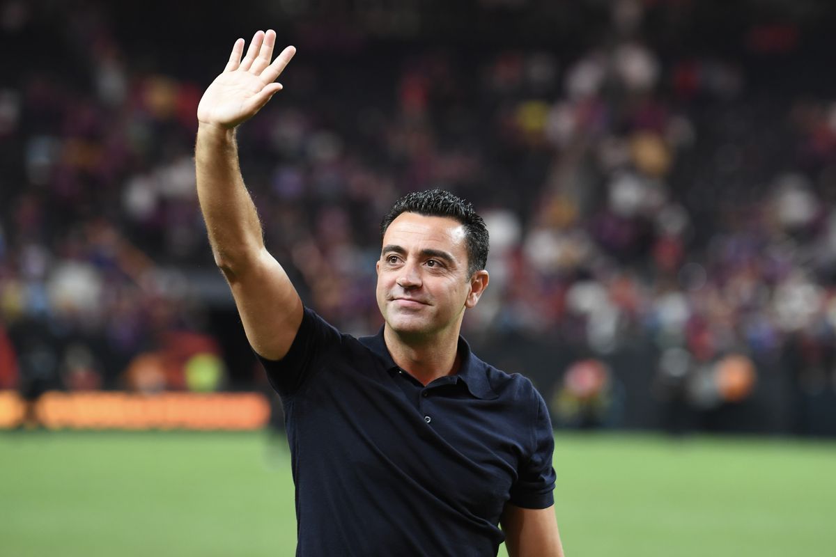 HLV Xavi Hernandez, cựu thuyền trưởng Barcelona, được đồn đoán sẽ đến Manchester United