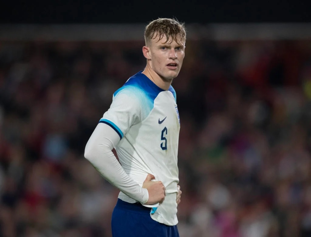 Jarrad Branthwaite, trung vệ Everton, rời đội tuyển Anh vì chấn thương cơ bắp trước loạt trận quốc tế.