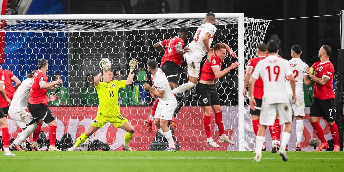 Cầu thủ Thổ Nhĩ Kỳ ăn mừng chiến thắng 2-1 trước Áo, giành vé vào tứ kết EURO 2024 tại Red Bull Arena