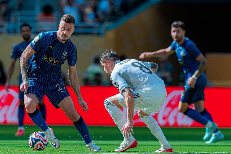 Nhận diện trận đấu giữa Al Hilal và Al-Riyadh tại Saudi Pro League, biểu tượng cho ngày khai màn tưng bừng