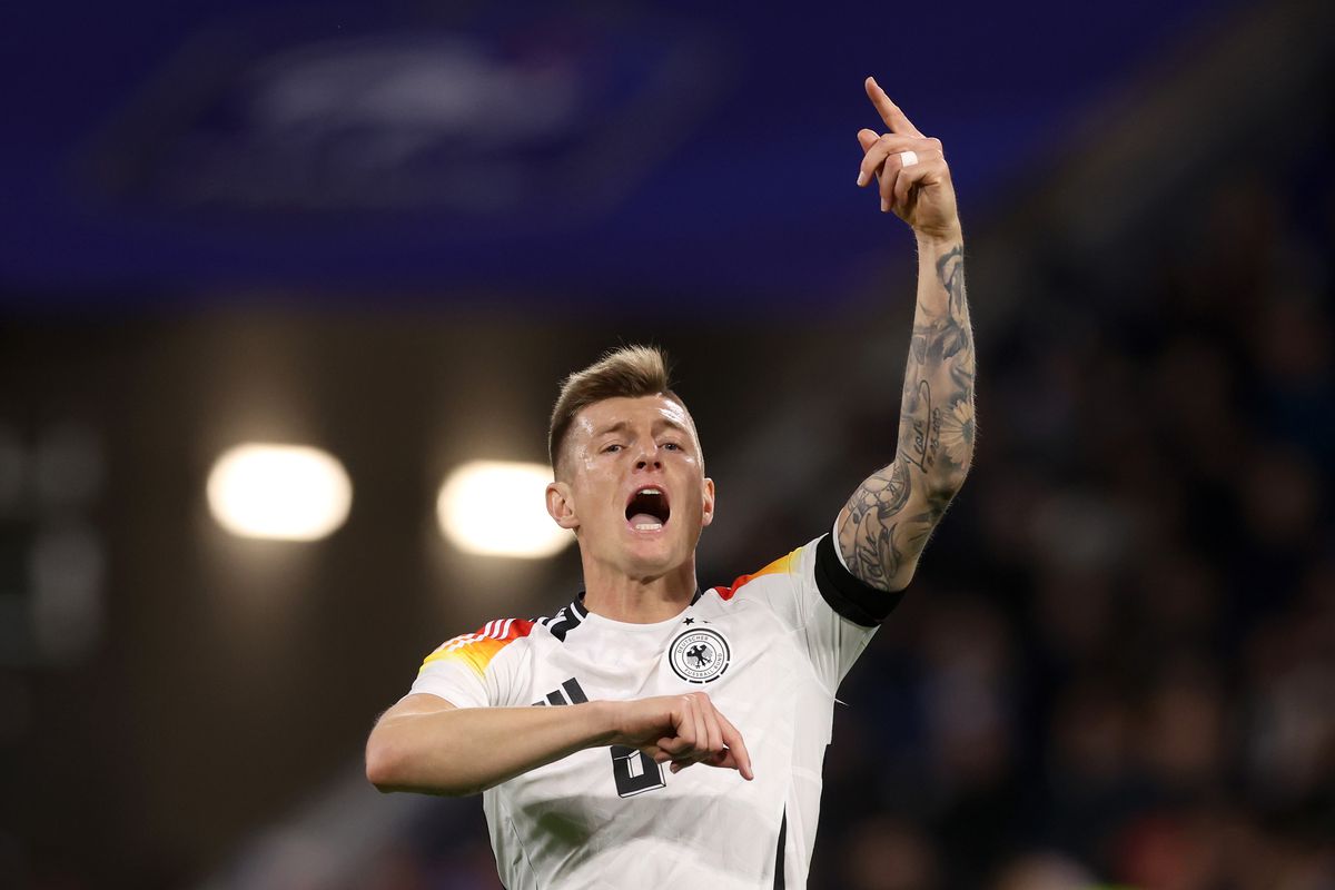 Toni Kroos, tiền vệ Real Madrid, vui mừng sau khi gia hạn hợp đồng đến năm 2025