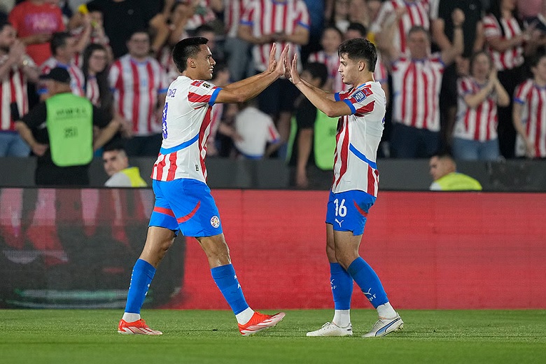 Cầu thủ Paraguay ăn mừng vé World Cup 2026, đánh dấu sự trở lại của họ sau 16 năm