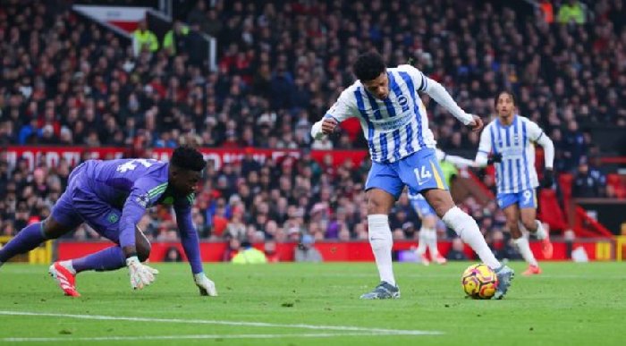 bon-ngoi-sao-man-utd-to-ra-tuc-gian-sau-loi-cua-onana-truoc-brighton_1737353211.jpg