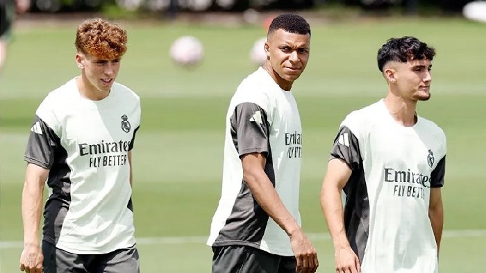 hang-loat-tru-cot-real-madrid-tai-xuat-truoc-dai-chien-voi-juventus_1751333587.jpg