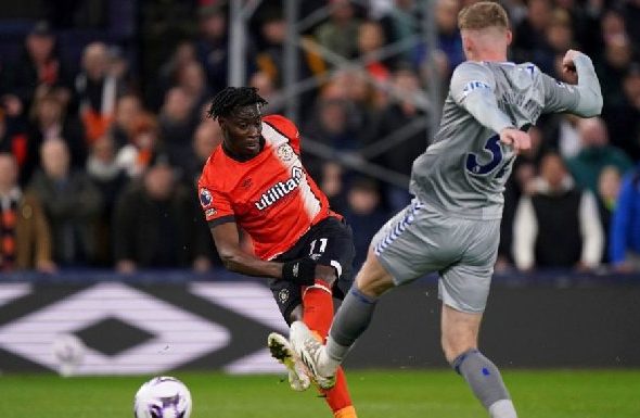ket-qua-bong-da-hom-nay-4-5-luton-chia-diem-voi-everton_1714788892.jpg