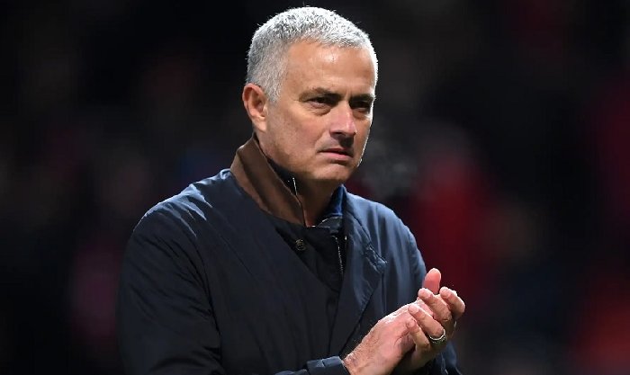 mourinho-duoc-cham-dan-dat-dt-bo-dao-nha_1744860063.jpg