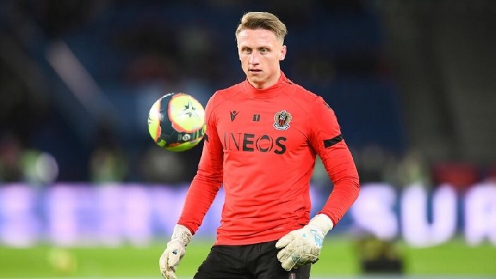 mu-bi-uefa-cam-cua-vu-chieu-mo-nguoi-thay-the-onana_1751332903.jpg