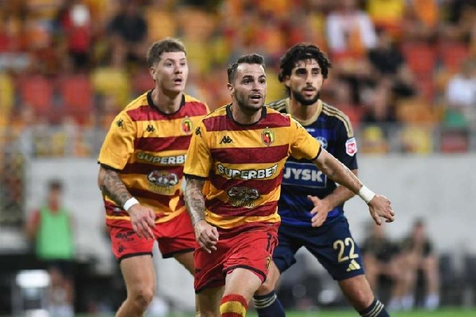 nhan-dinh-soi-keo-damac-fc-vs-al-hazem-23h05-ngay-28-8-thu-thach-dau-tien_1756300789.jpg