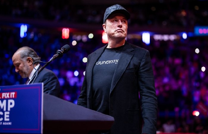 ro-tin-elon-musk-muon-mua-lai-liverpool_1736296803.jpg