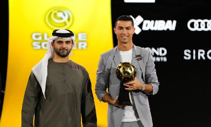 ronaldo-duoc-vinh-danh-tai-globe-soccer-awards-2024_1735353799.jpg