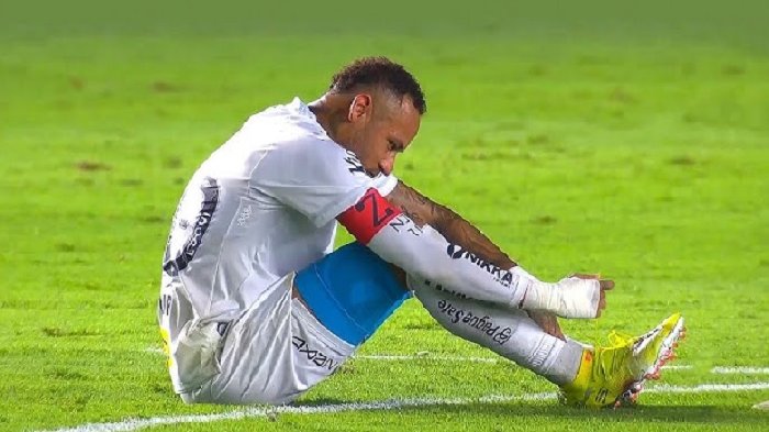 vua-moi-tai-xuat-chan-thuong-lai-ap-den-voi-neymar_1744866302.jpg